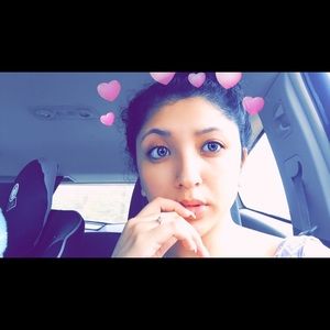 Meet your Posher, Priscila